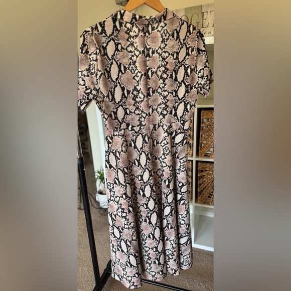 Lulus Beige Snake Print Collared Midi Dress - Picture 3 of 5